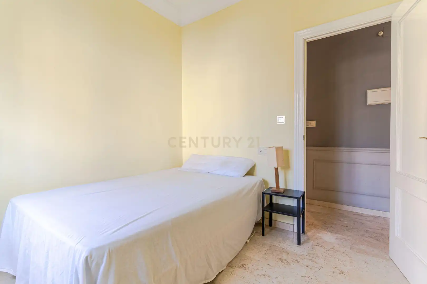 Bedroom of Flat for sale in Granada  with Air Conditioner