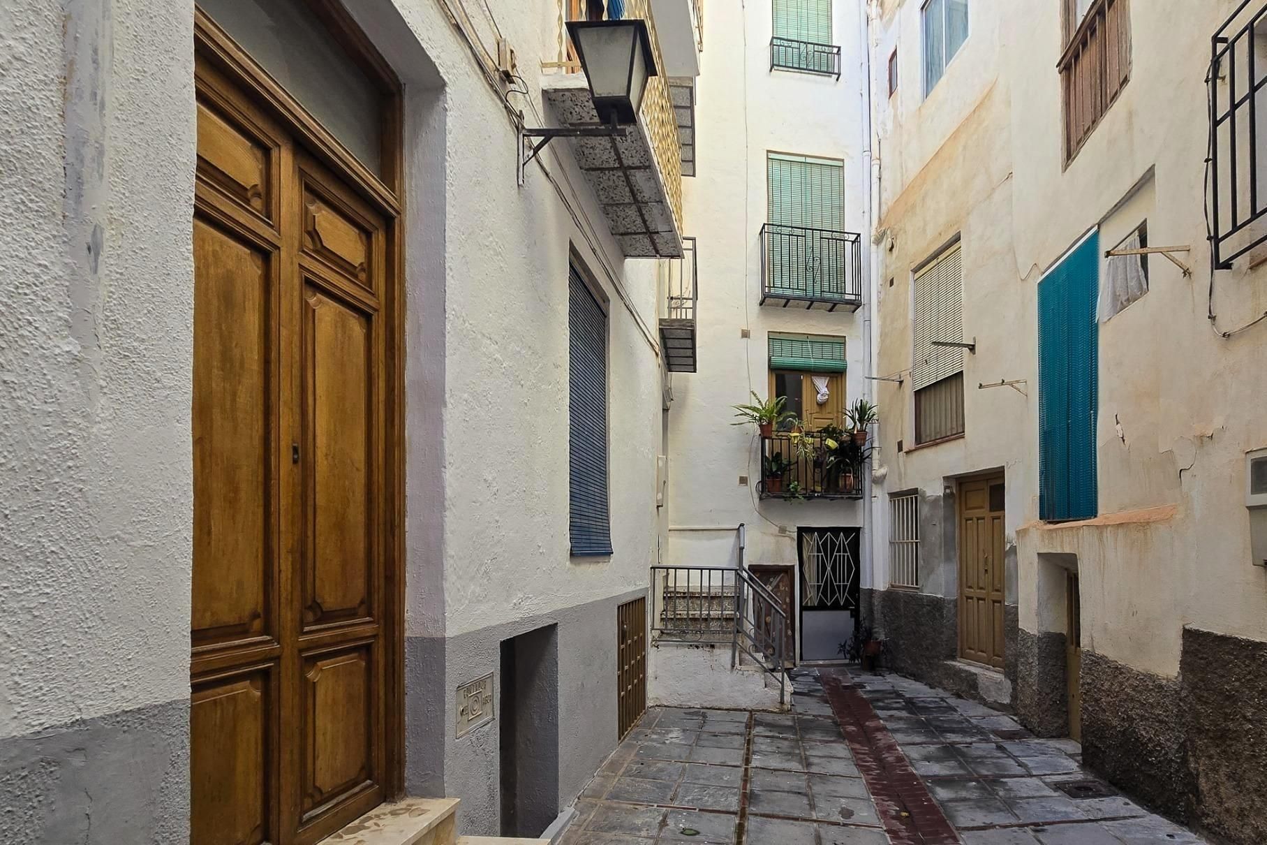 Single-family semi-detached for sale in Calle CRUCES, Lanjarón