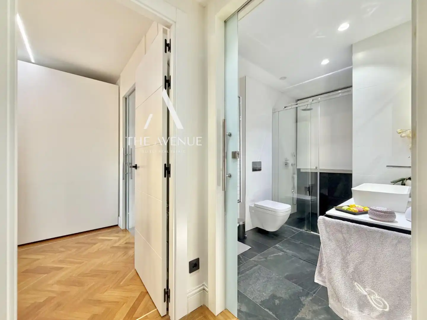 Bathroom of Flat for sale in Madrid  with Air Conditioner, Heating and Parquet flooring