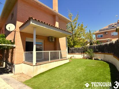 Garden of Single-family semi-detached for sale in Villaviciosa de Odón  with Air Conditioner and Terrace