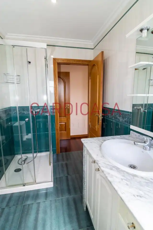 Baño de Casa o chalet en venta en Vigo  con Calefacción, Jardín privado y Parquet