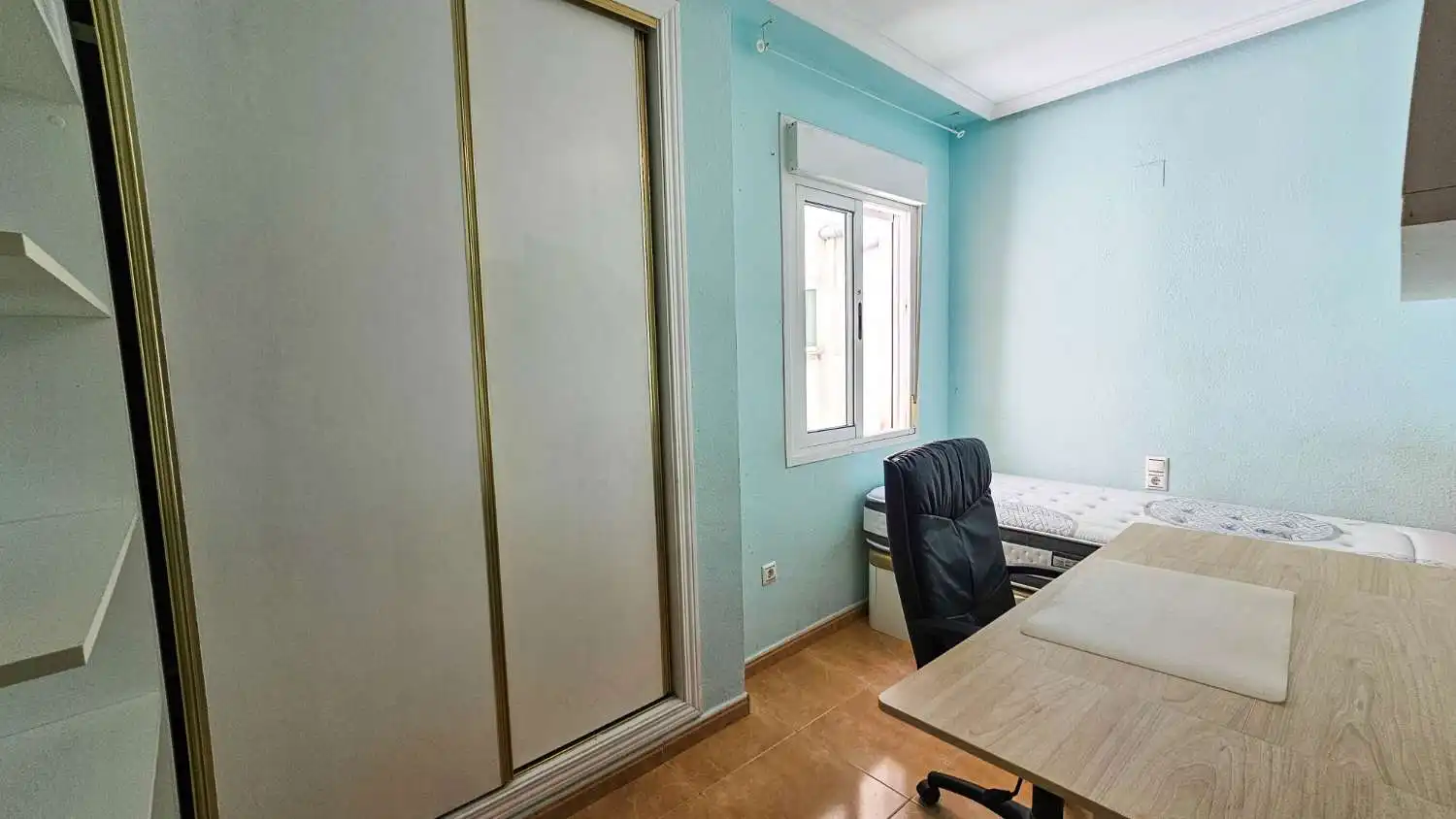 Habitación de Apartamento en venta en Torrevieja con Aire acondicionado, Calefacción y Terraza