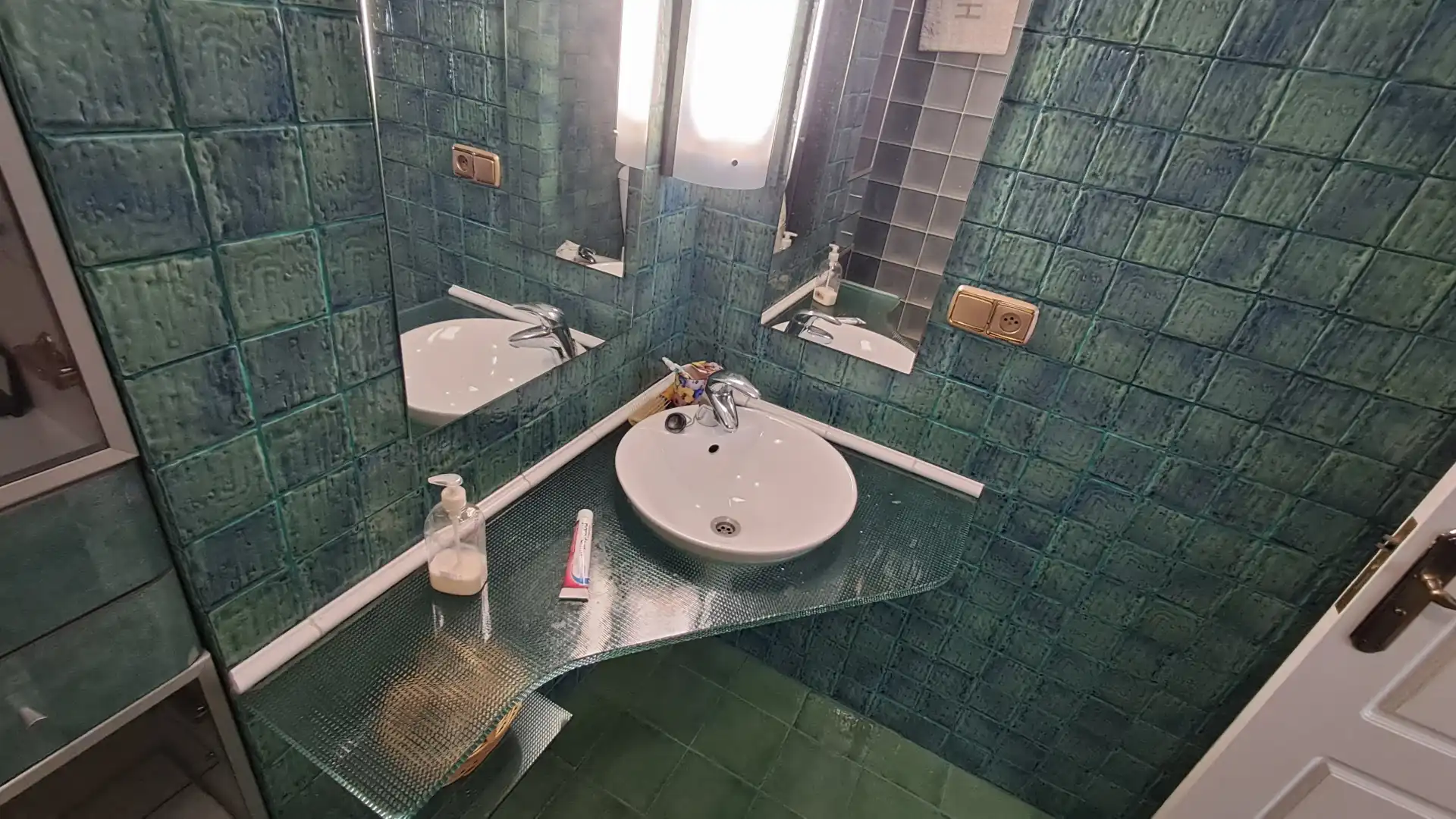 Bany de Àtic en venda en Vigo  amb Calefacció, Terrassa i Forn