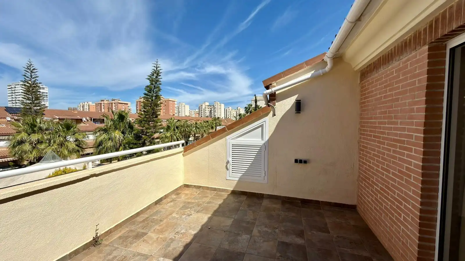 Terraza de Casa o chalet en venta en Alicante / Alacant con Aire acondicionado, Calefacción y Jardín privado