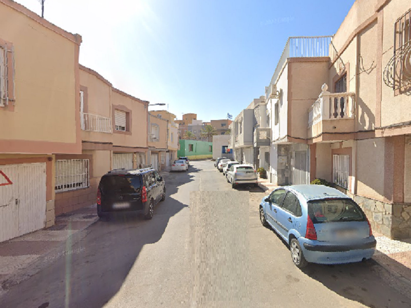 Vista exterior de Casa o xalet en venda en Roquetas de Mar amb Terrassa