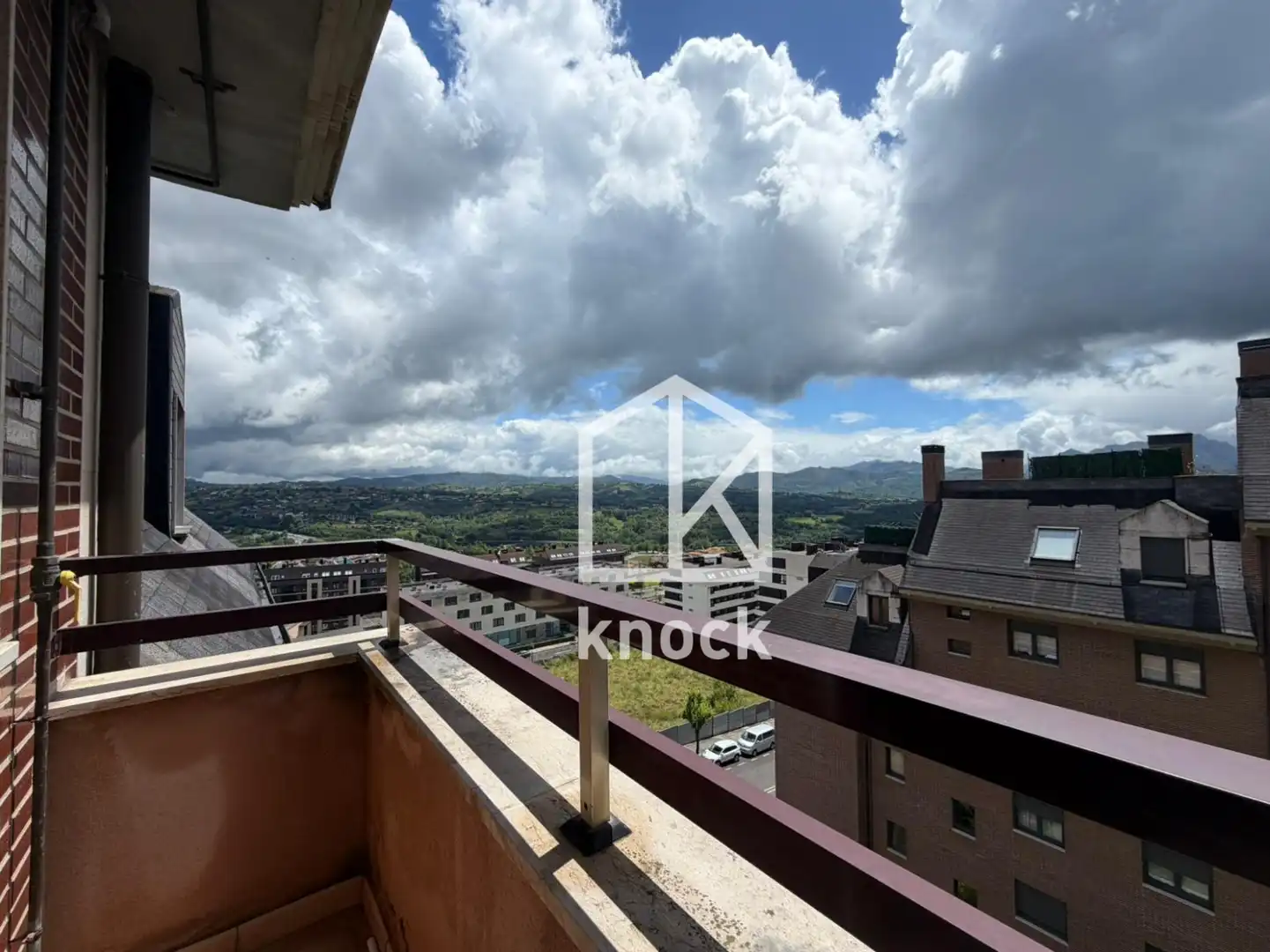 Vista exterior de Piso en venta en Oviedo  con Calefacción, Jardín privado y Trastero