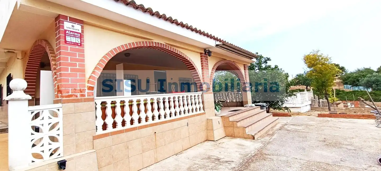 Vista exterior de Finca rústica en venda en Pedralba amb Jardí privat, Terrassa i Piscina