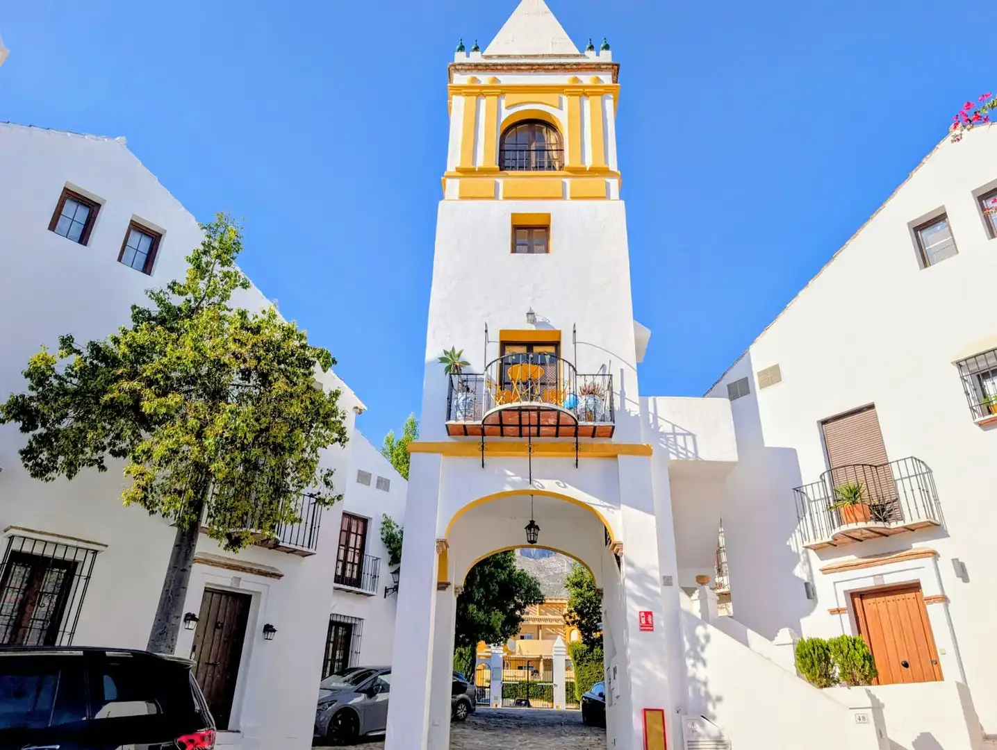 Vista exterior de Casa adosada en venta en Marbella con Aire acondicionado y Piscina comunitaria