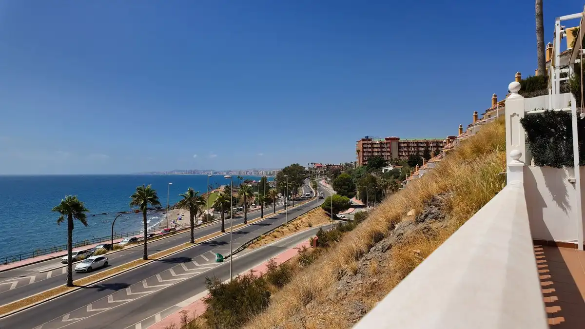 Vista exterior de Casa adosada en venda en Benalmádena amb Aire condicionat, Calefacció i Terrassa