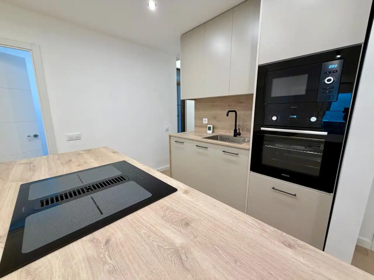 Cocina de Piso en venta en Montcada i Reixac con Calefacción, Parquet y Terraza