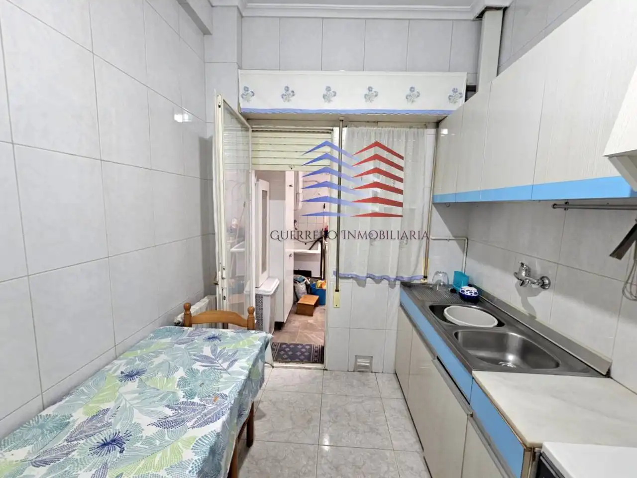 Cuina de Apartament de lloguer en Ourense Capital  amb Calefacció, Terrassa i Traster
