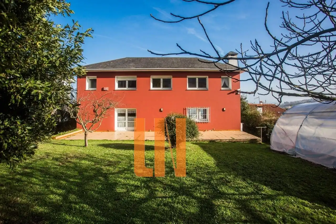 Vista exterior de Casa o xalet en venda en A Coruña Capital  amb Calefacció, Jardí privat i Terrassa