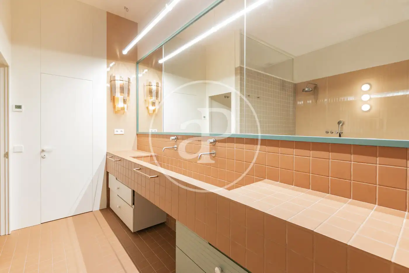 Badezimmer von Wohnung zur Miete in Madrid mit Klimaanlage, Heizung und Privatgarten