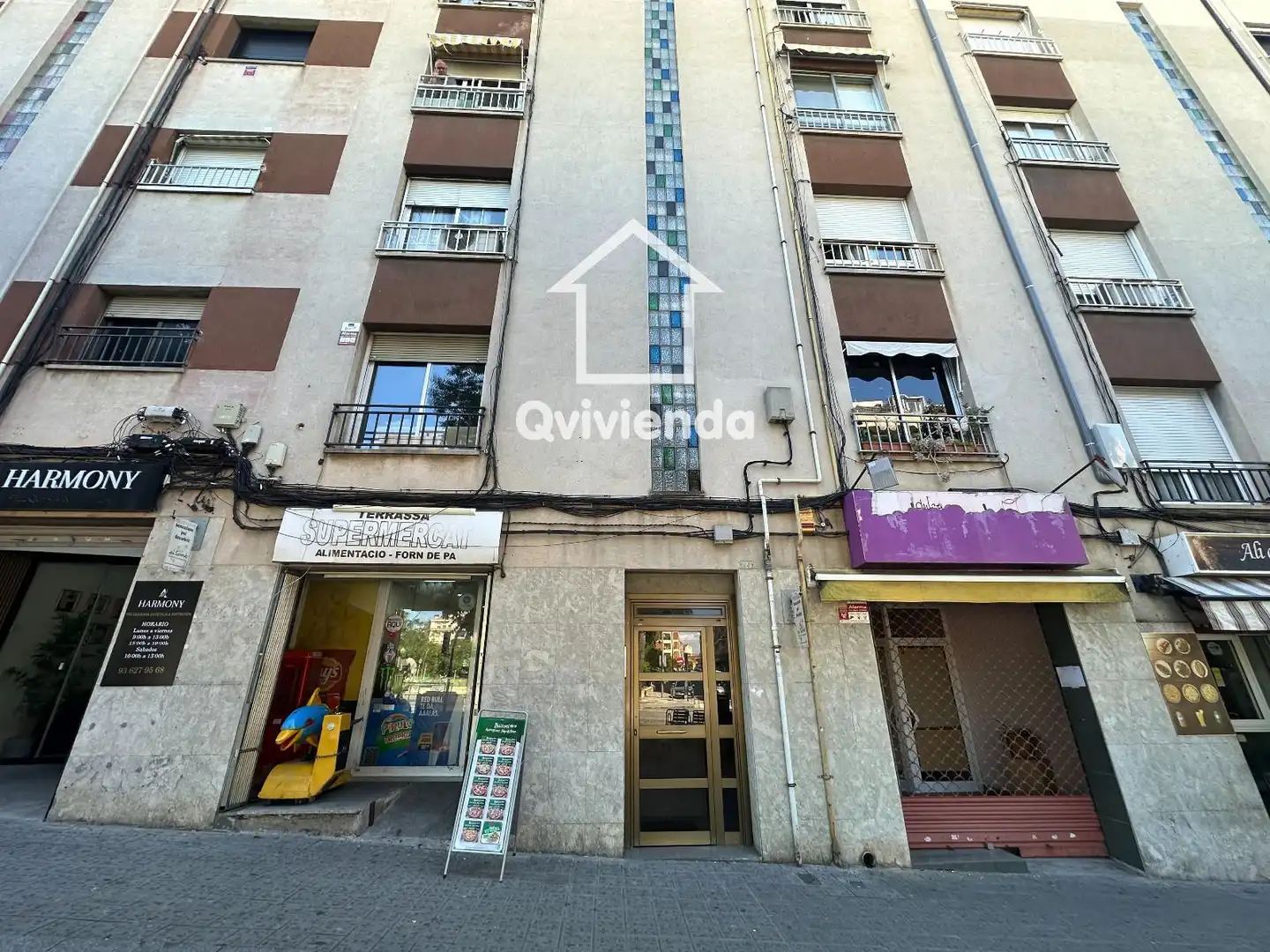 Vista exterior de Local en venta en Terrassa
