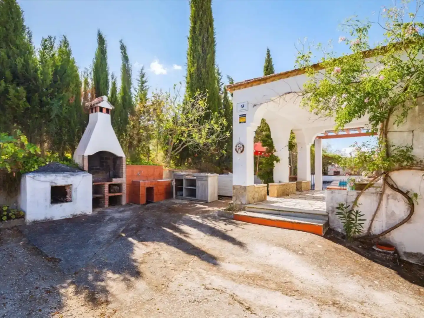 Außenansicht von Wohnung zum Verkauf in Ronda mit Privatgarten, Abstellraum und Schwimmbad