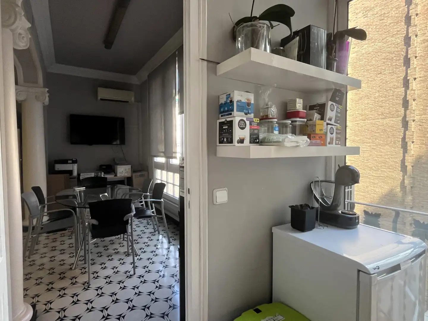 Cocina de Oficina de alquiler en Barcelona con Aire acondicionado, Calefacción y Amueblado