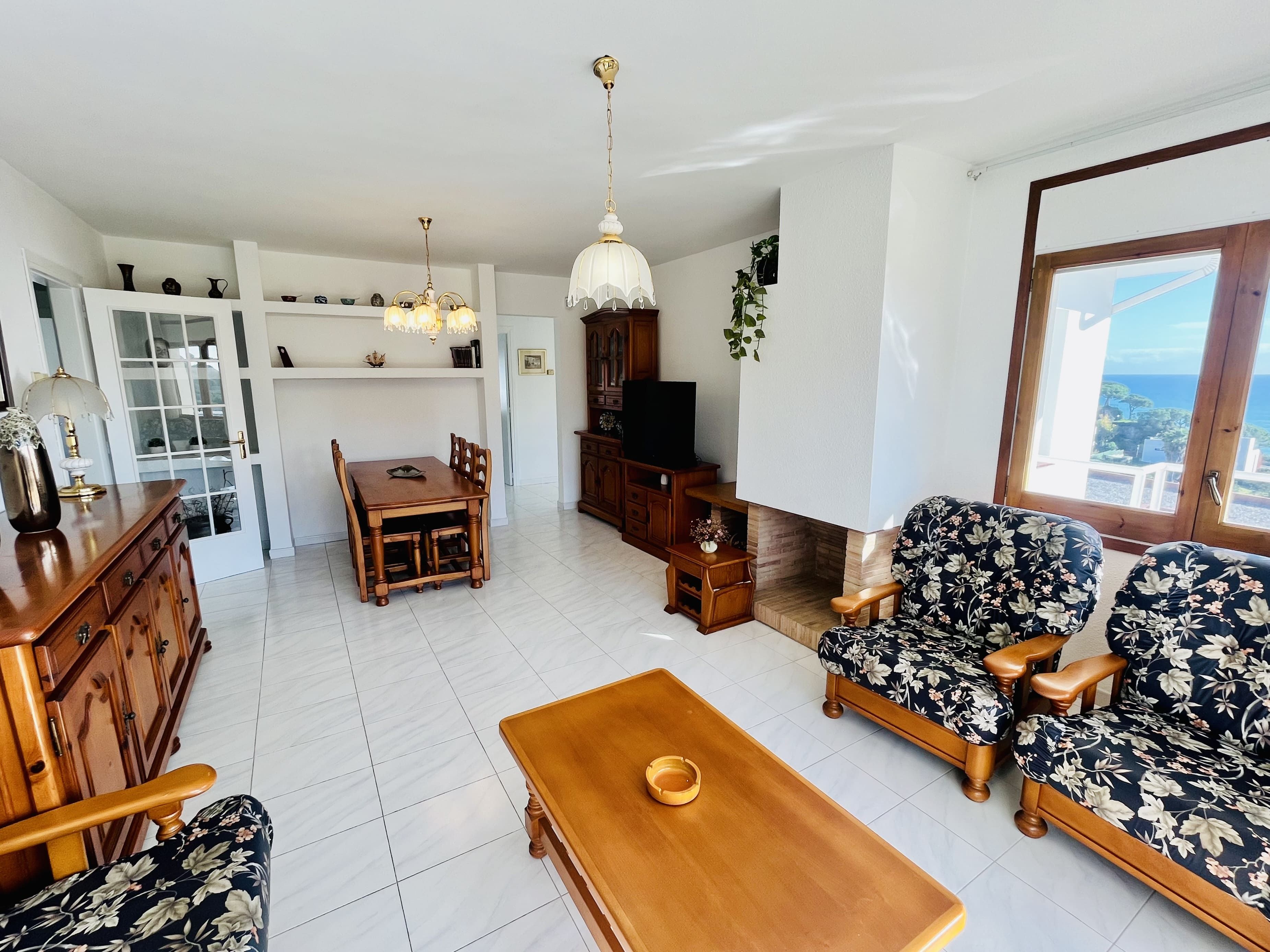 Sala d'estar de Casa o xalet en venda en Sant Pol de Mar amb Calefacció, Jardí privat i Terrassa