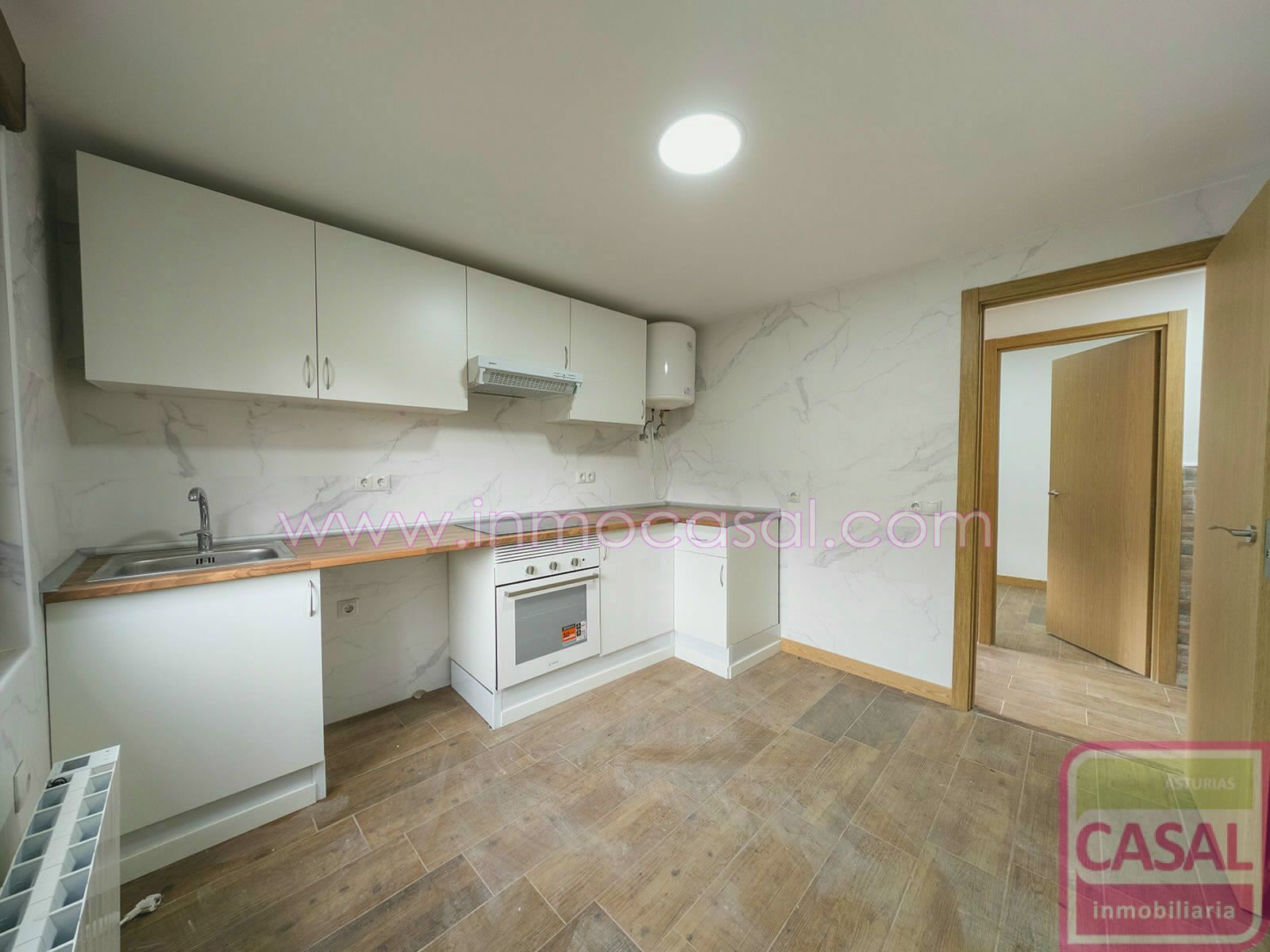 Cuina de Casa o xalet en venda en Langreo amb Calefacció i Terrassa