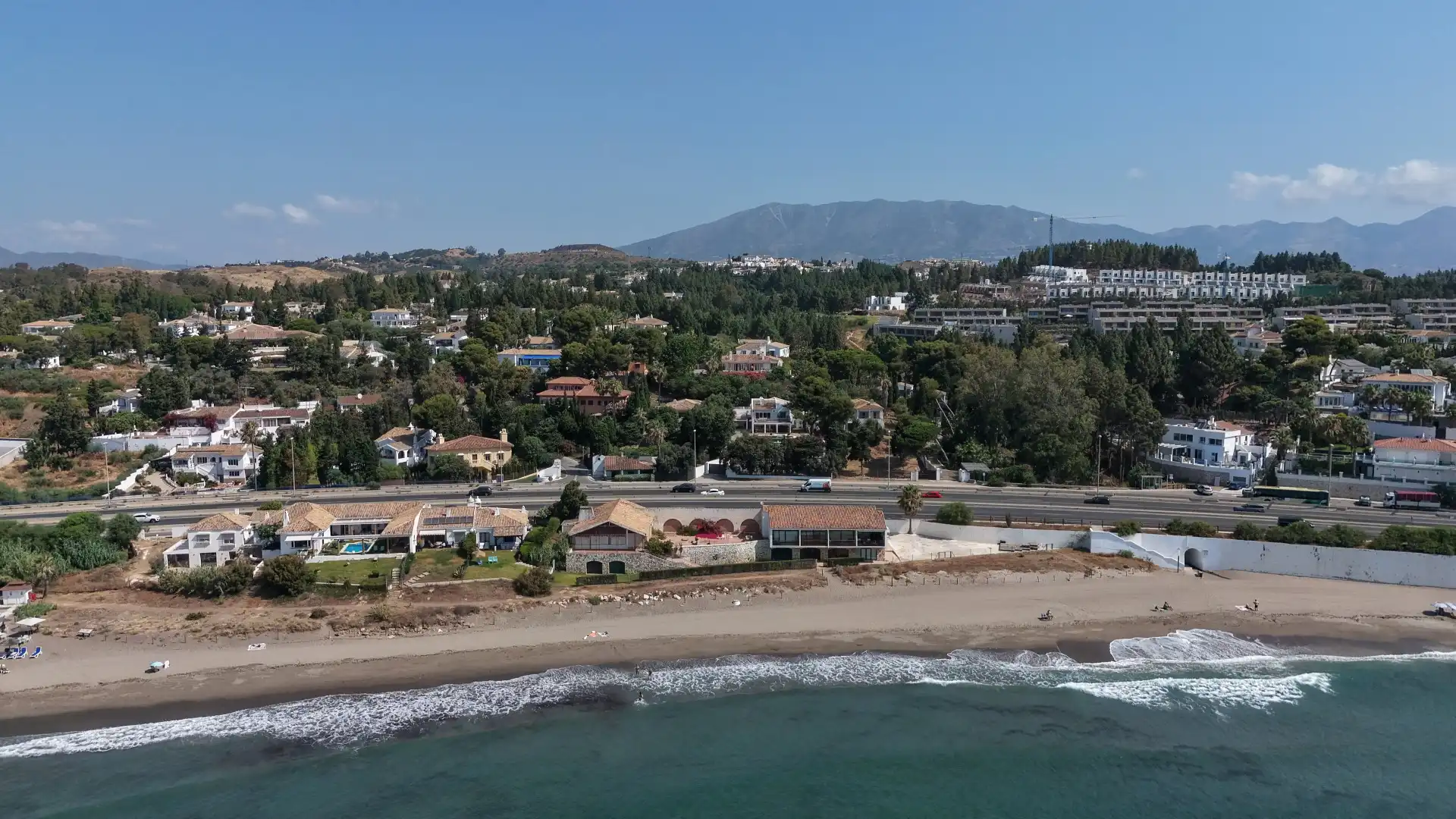 Vista exterior de Casa o xalet en venda en Mijas amb Aire condicionat, Jardí privat i Terrassa