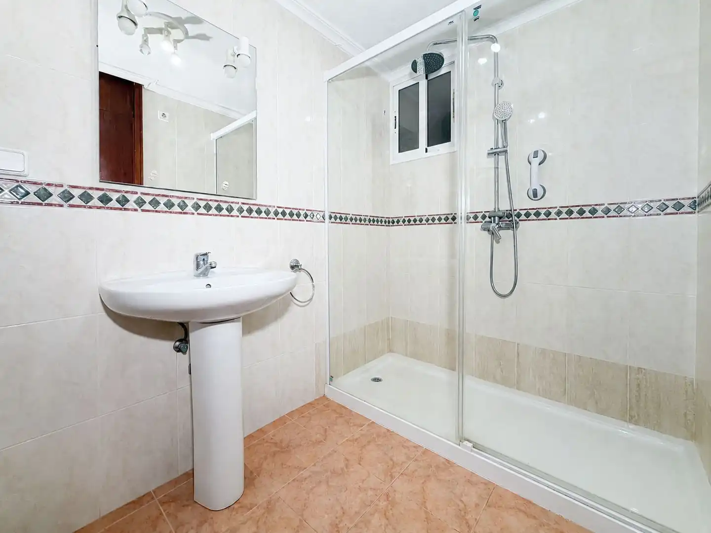 Bany de Apartament de lloguer en El Campello amb Terrassa i Balcó