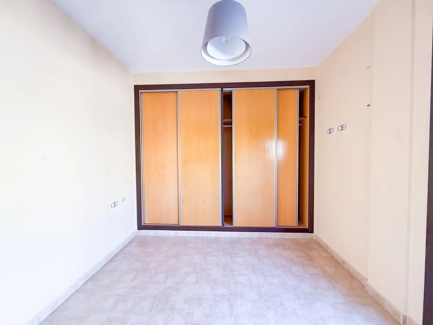 Habitación de Apartamento en venta en Águilas con Terraza, Piscina y Balcón
