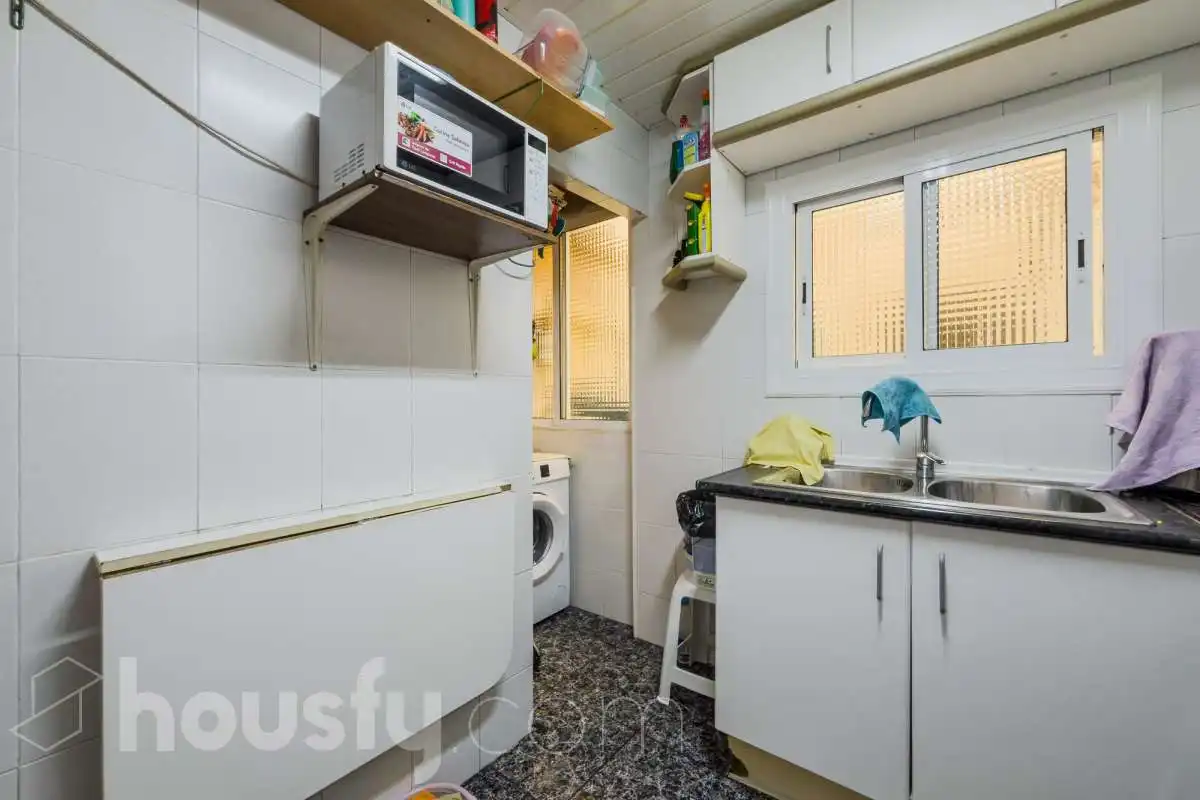 Cuina de Pis en venda en Badalona amb Aire condicionat, Terrassa i Balcó