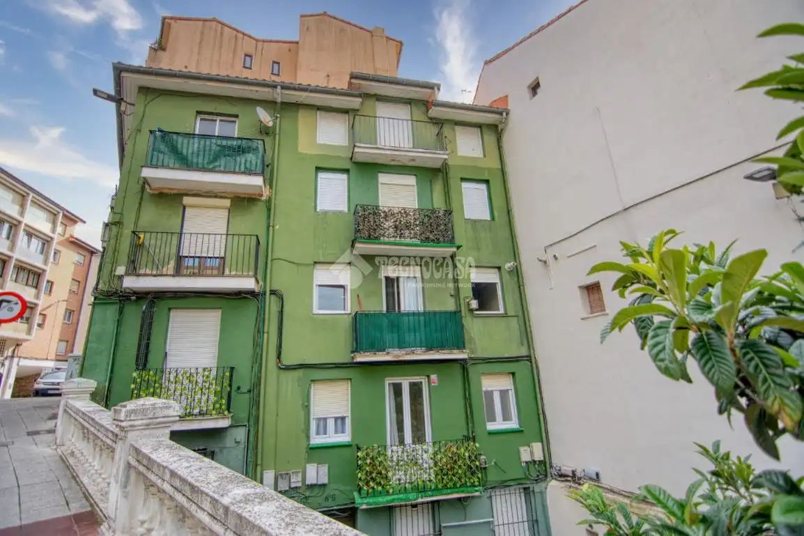 Vista exterior de Estudio en venta en Santander