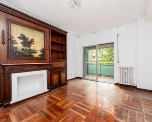 Sala d'estar de Pis en venda en  Madrid Capital amb Calefacció, Terrassa i Balcó