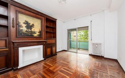 Living room of Flat for sale in  Madrid Capital  with Heating, Terrace and Balcony