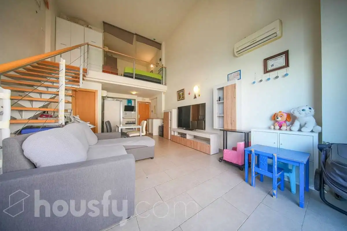 Sala de estar de Piso en venta en Madrid con Aire acondicionado y Balcón