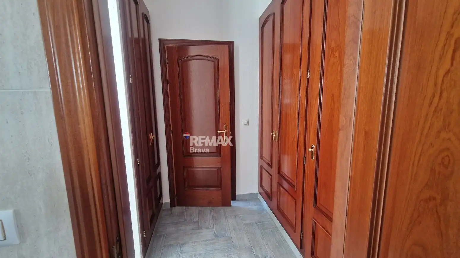 Houses for sale in Roses  with Air Conditioner, Private garden and Parquet flooring