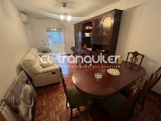 Piso en Alquiler en Calle Cantueso en Valdeacederas