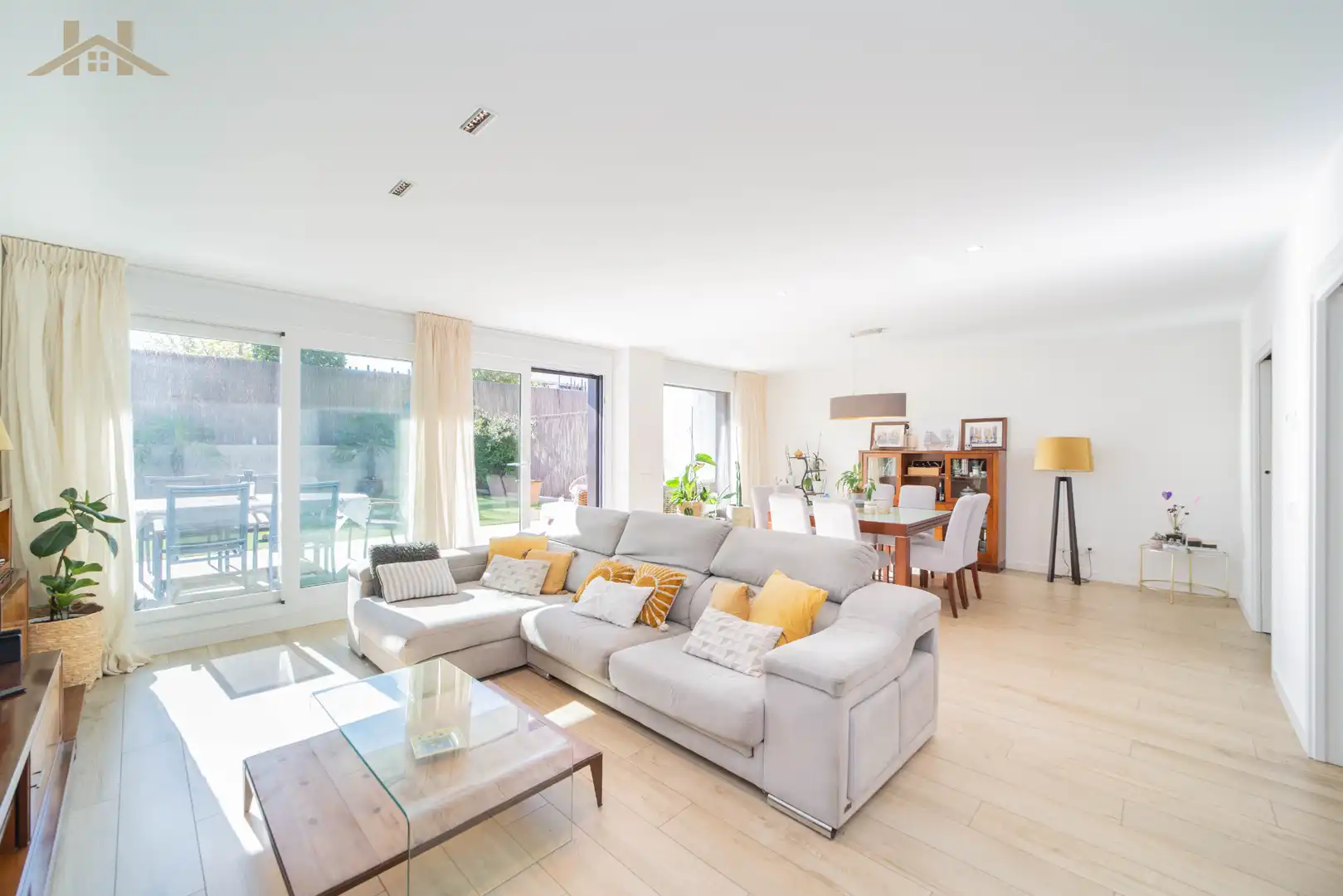 Sala d'estar de Casa o xalet en venda en Boadilla del Monte amb Aire condicionat, Calefacció i Jardí privat