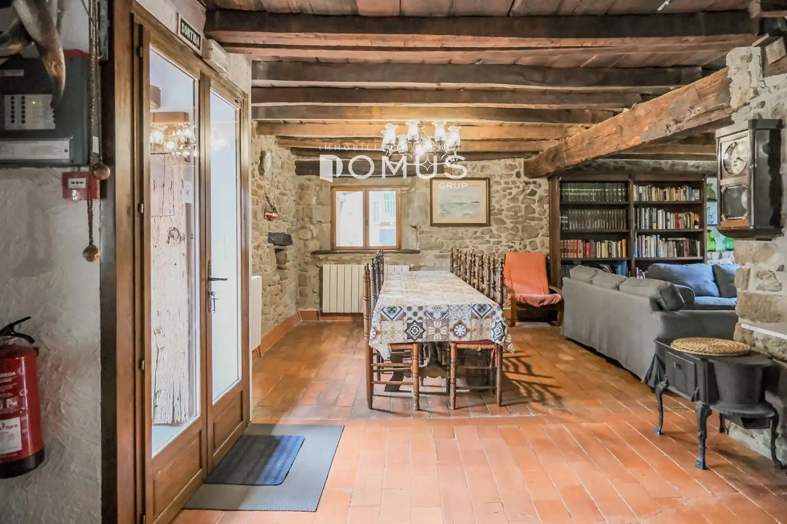 Comedor de Finca rústica en venta en Santa Pau con Calefacción, Parquet y Piscina