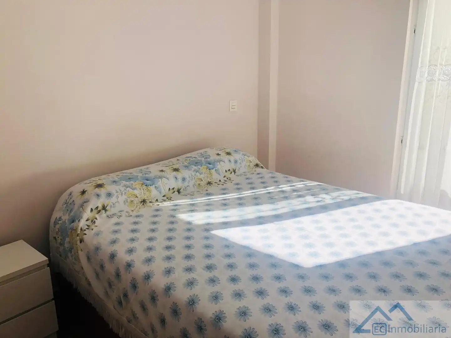 Schlafzimmer von Wohnung zur Miete in Santander mit Möbliert