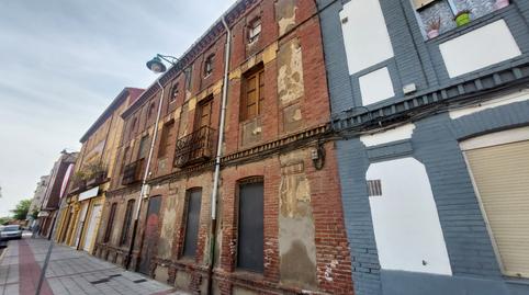 Foto 2 de Edifici en venda a Calle Gómez Salazar, La Vega - La Sal, León