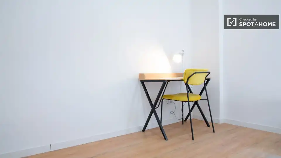 Room in Juan de la Cierva