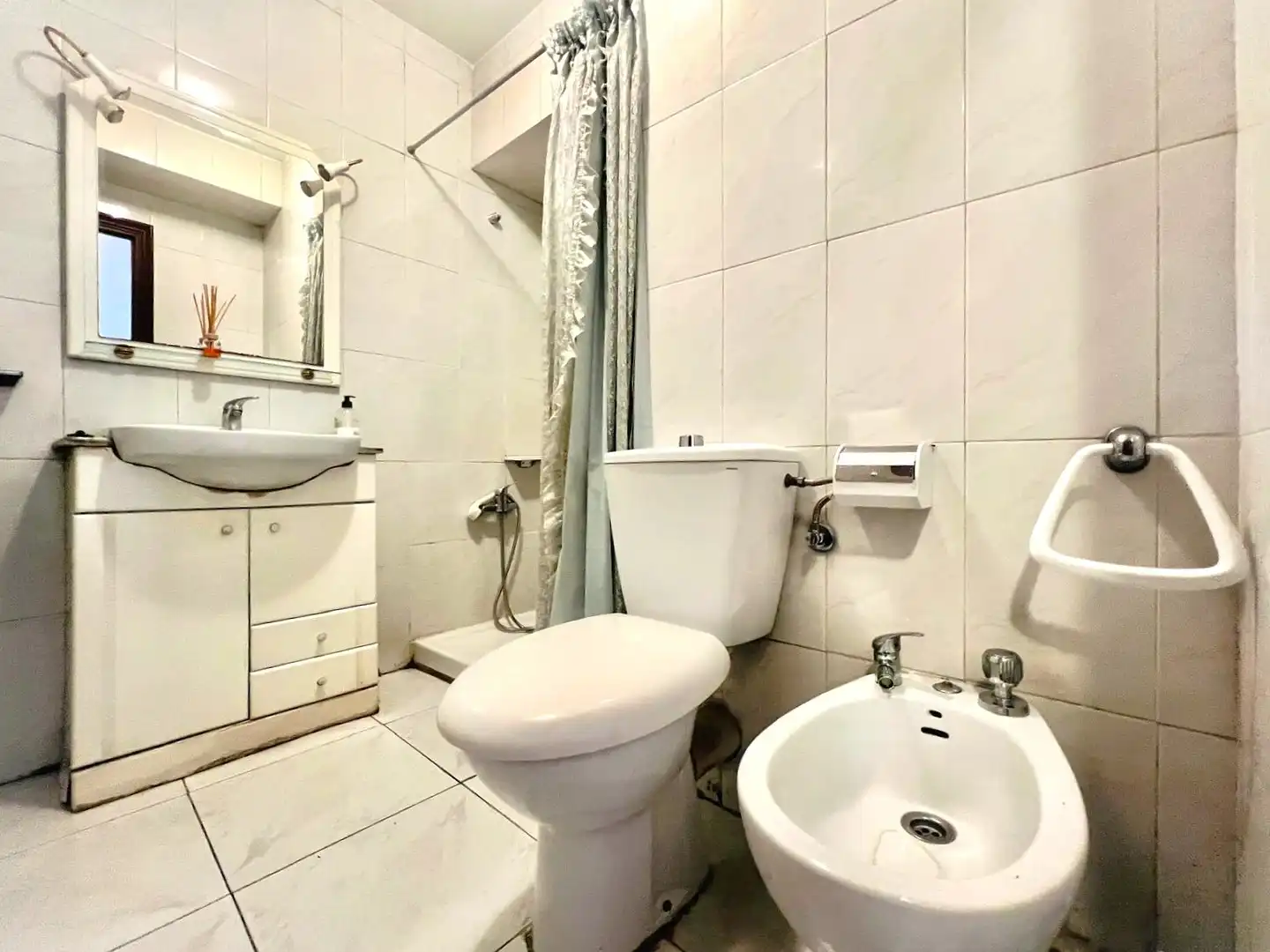 Badezimmer von Büro zum Verkauf in Os Mallos