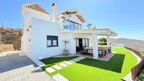 Vista exterior de Casa o xalet en venda en Vélez-Málaga amb Aire condicionat, Calefacció i Jardí privat