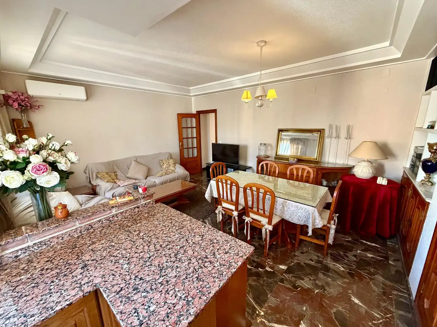 Living room of Flat for sale in Silla  with Air Conditioner and Furnished