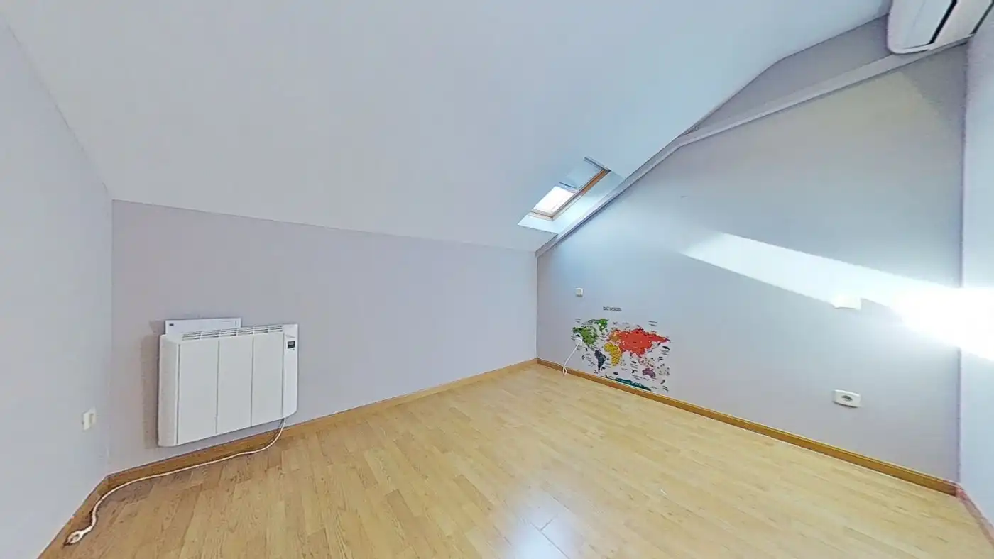 Dúplex en venda en Corpa amb Aire condicionat, Calefacció i Jardí privat