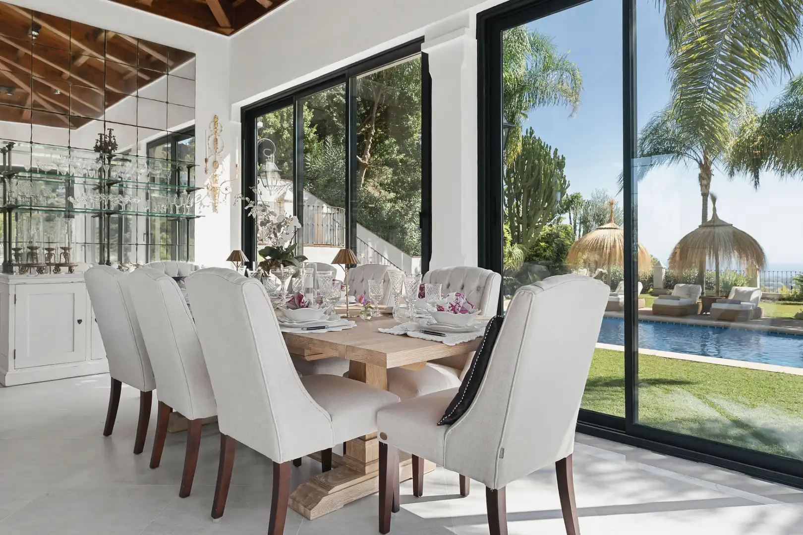 Dining room of Houses for sale in Benahavís  with Air Conditioner, Private garden and Swimming Pool