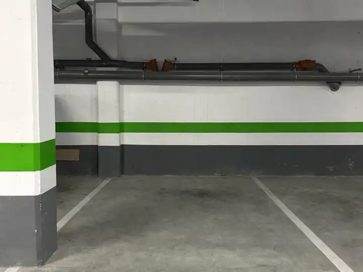 Parkplatz von Garage zur Miete in Zaragoza