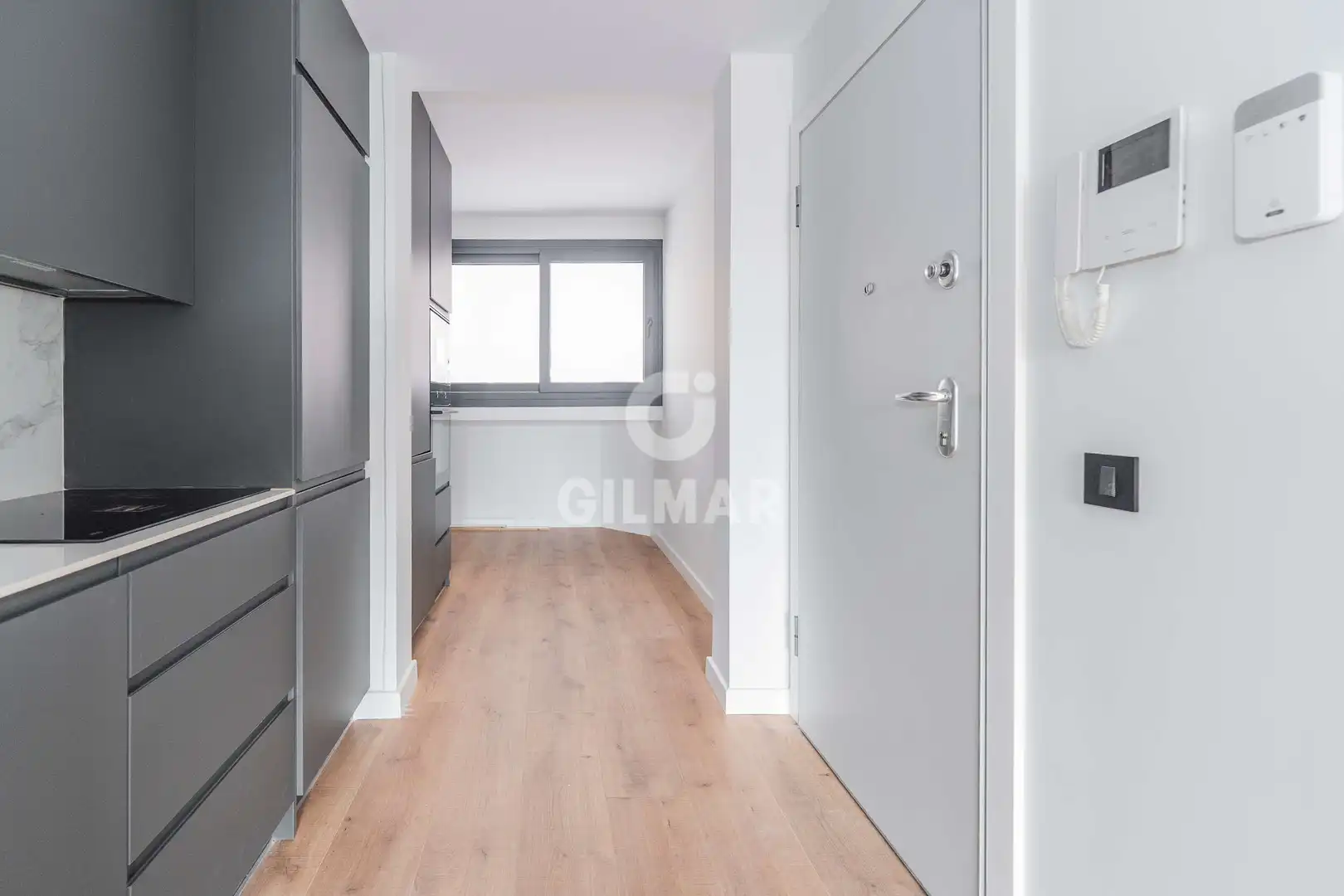 Ático en venta en Madrid con Calefacción, Trastero y Balcón