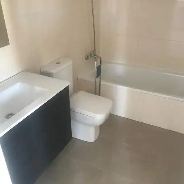 Baño de Ático en venta en Lleida con Aire acondicionado, Calefacción y Parquet