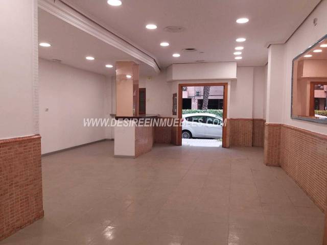 Local comercial en Alquiler en Avinguda del Regne de València en Mont-Olivet