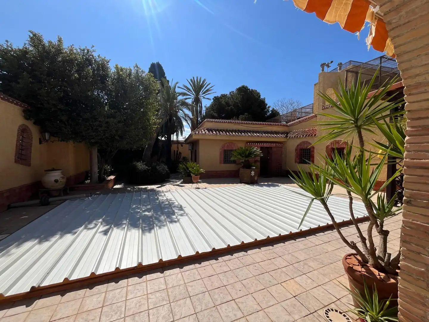 Garden of Houses for sale in Cartagena  with Air Conditioner and Swimming Pool