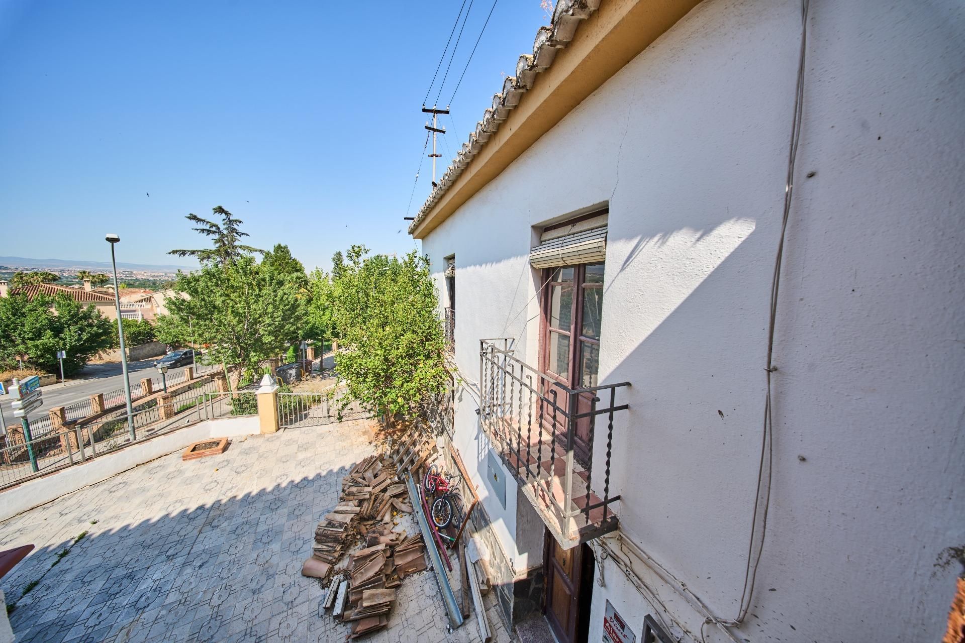 Vista exterior de Casa adosada en venda en Huétor Vega amb Jardí privat
