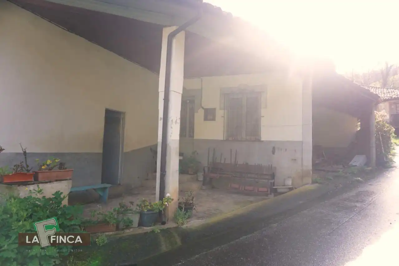 Vista exterior de Casa o chalet en venta en Belmonte de Miranda