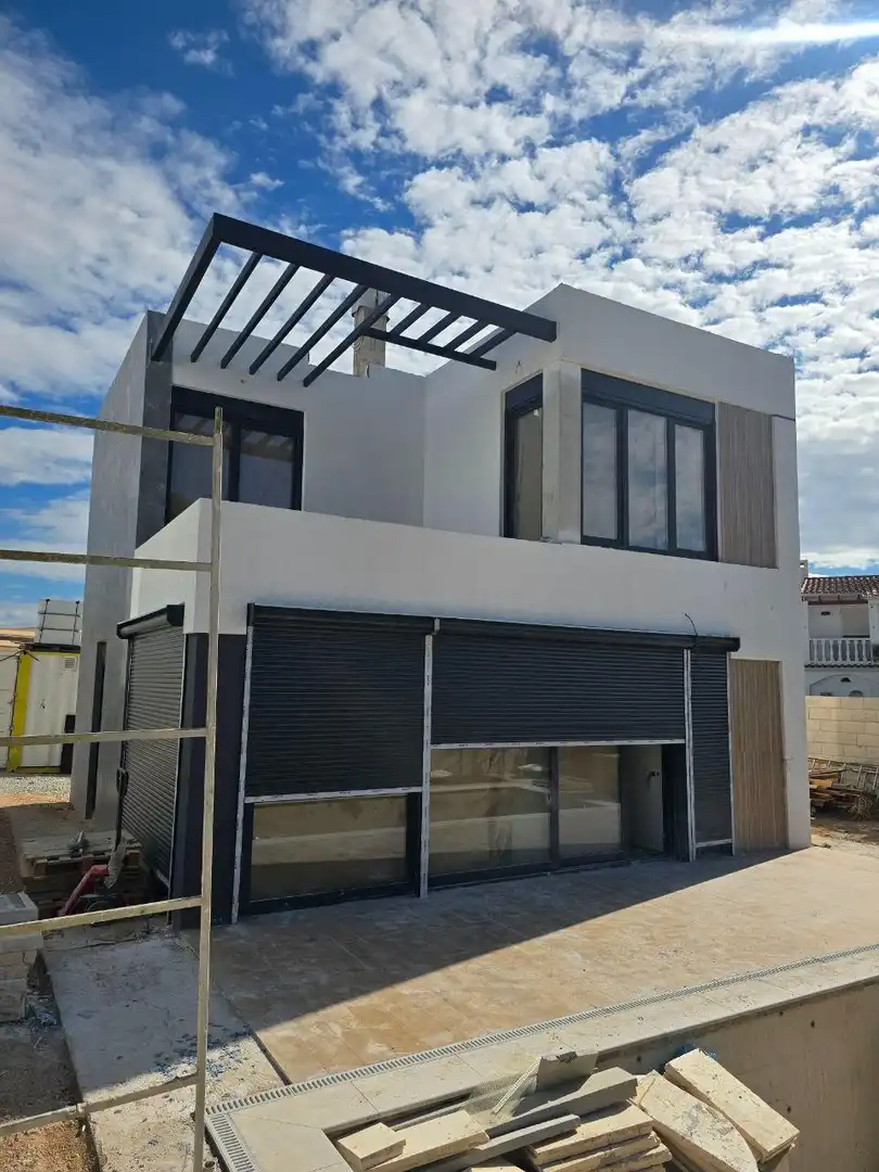 Vista exterior de Casa o chalet en venta en La Nucia con Aire acondicionado, Calefacción y Jardín privado